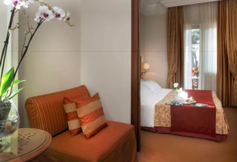 חדר משפחתי, Pinewood Hotel Rome