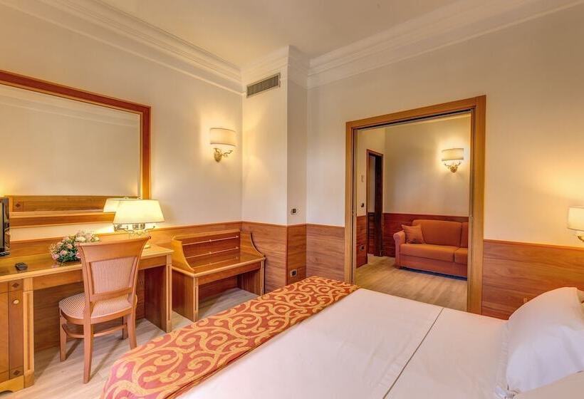 חדר משפחתי, Pinewood Hotel Rome