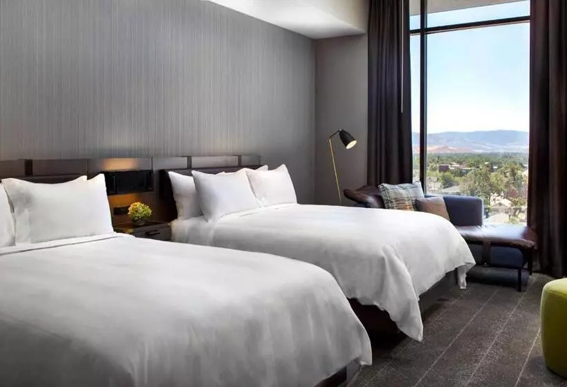 Deluxe-huone, Renaissance Reno Downtown Hotel & Spa