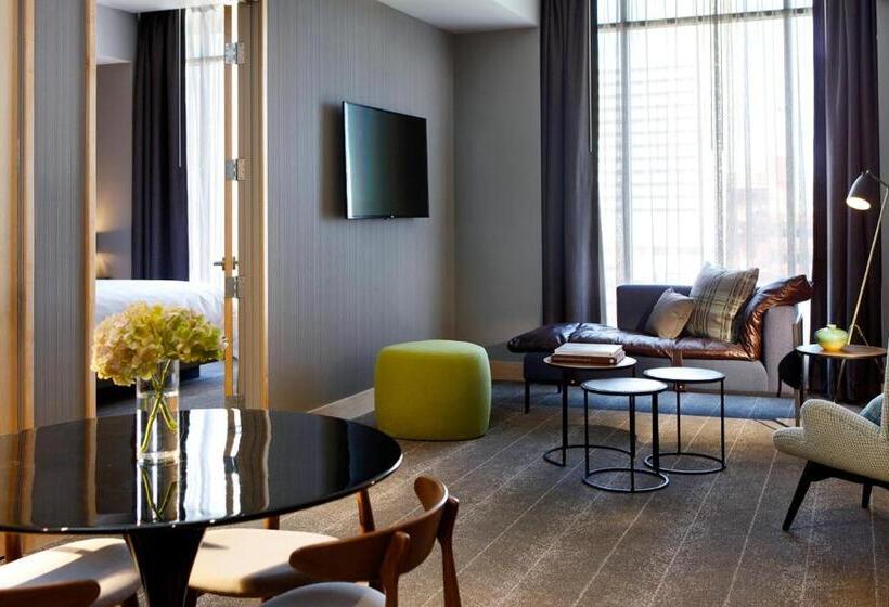 스위트 킹사이즈 침대, Renaissance Reno Downtown Hotel & Spa