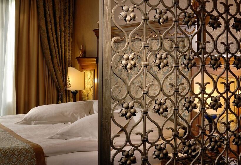 سوییت جونیور, The Central Palace Taksim