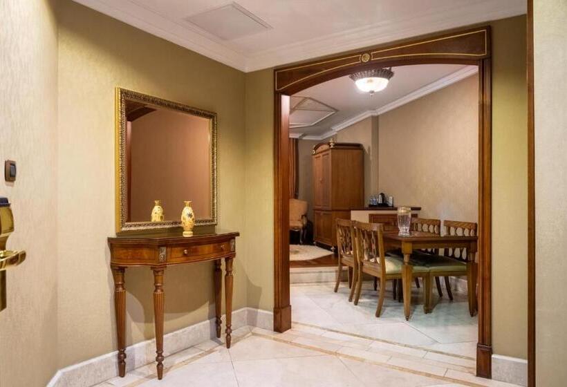 سوییت خانوادگی, The Central Palace Taksim