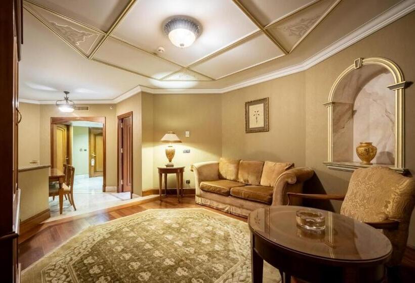 سوییت خانوادگی, The Central Palace Taksim