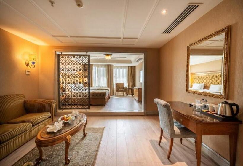 سوییت جونیور, The Central Palace Taksim