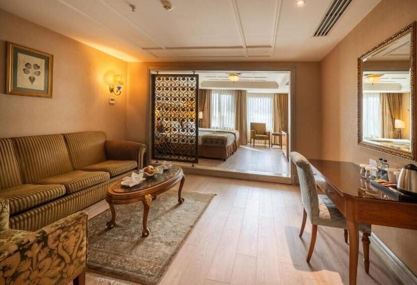 سوییت جونیور, The Central Palace Taksim