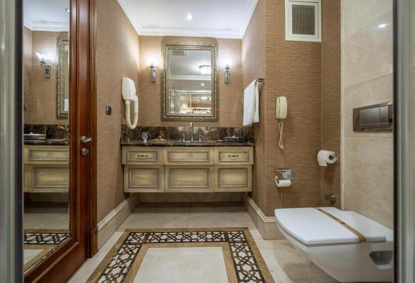 سوییت جونیور, The Central Palace Taksim