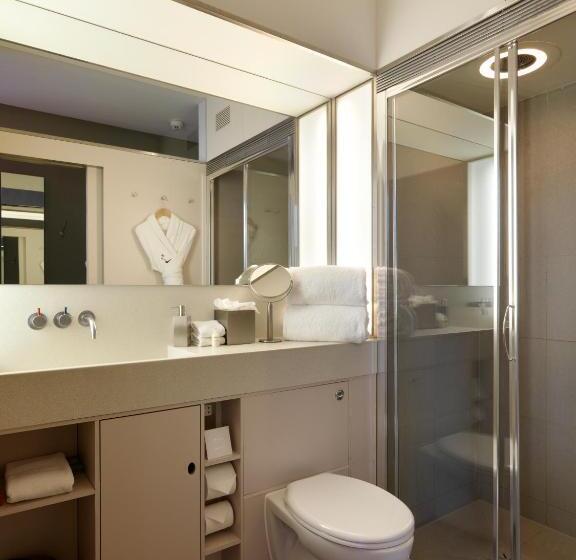 Deluxe Rum, Marrable S Farringdon