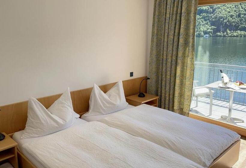 חדר סופריור, Tresa Bay