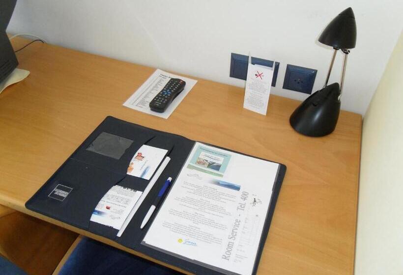 חדר סופריור, Tresa Bay