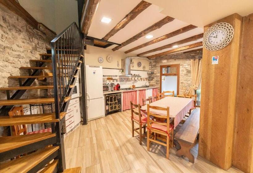 اتاق استاندارد سه نفره, Casa Rural Maza Especial Grupos