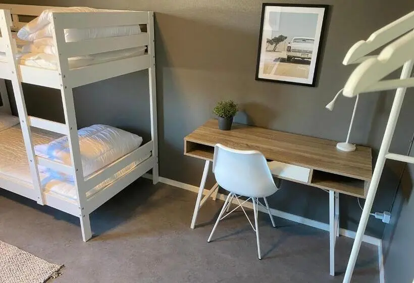 スタンダード４人部屋, De La Gardie Park Vandrarhem Hostel