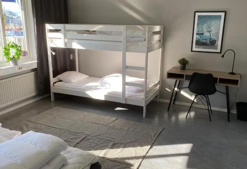スタンダード４人部屋, De La Gardie Park Vandrarhem Hostel