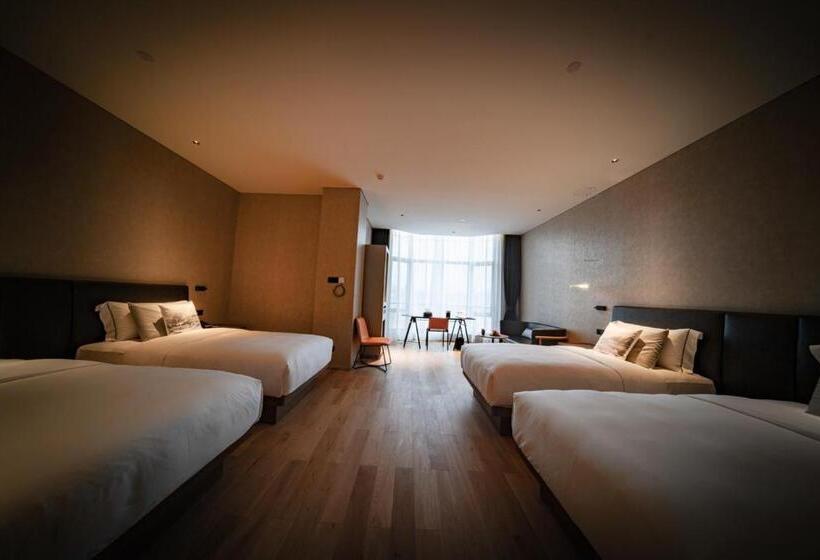 غرفة قياسية رباعية حمام مشترك, 35