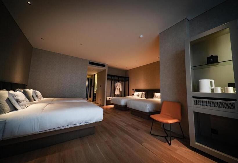 غرفة قياسية رباعية حمام مشترك, 35