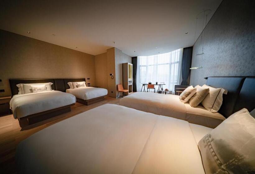 غرفة قياسية رباعية حمام مشترك, 35