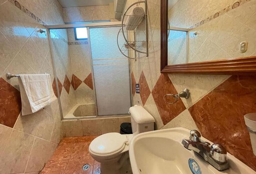 اتاق استاندارد, House Center