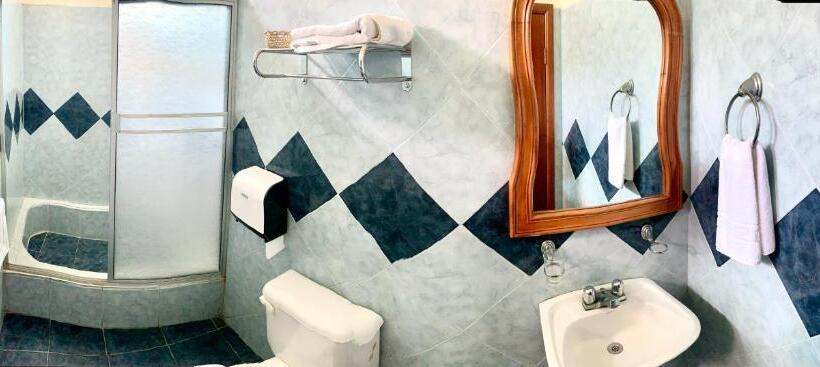 اتاق سوپریور, House Center