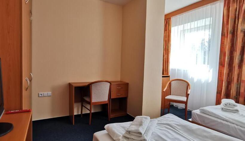 Habitación Cuádruple Estándar, Svratka