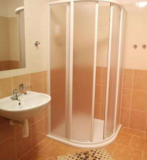 بانگلوی استاندارد, Svratka