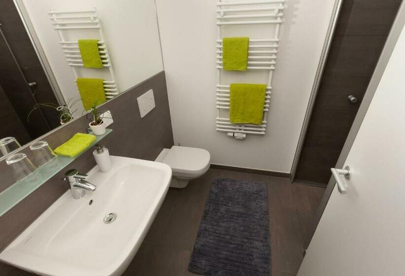 经济房, Pension Sila