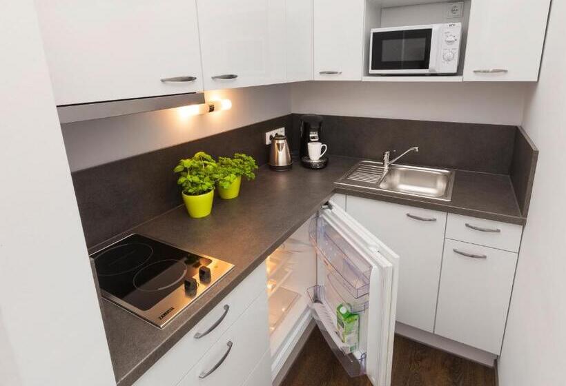 经济房, Pension Sila