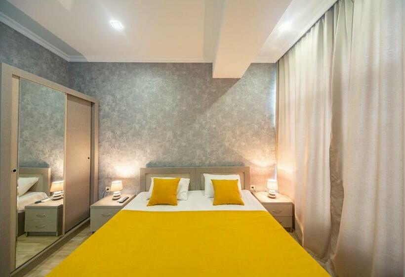 اتاق استاندارد سه تخته با بالکن, Tskaltubo Hotel Terrace