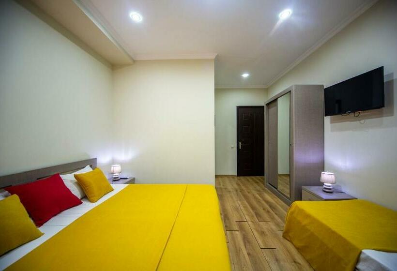 اتاق استاندارد سه تخته با بالکن, Tskaltubo Hotel Terrace