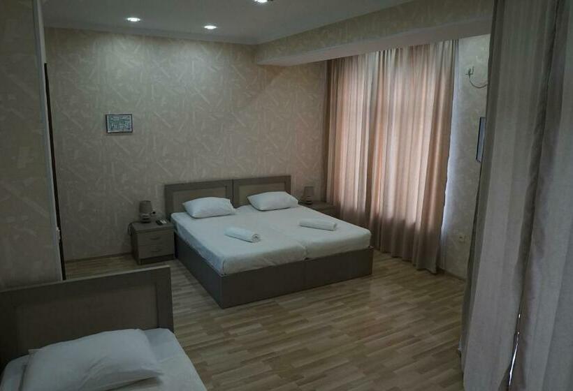 اتاق استاندارد سه تخته با بالکن, Tskaltubo Hotel Terrace