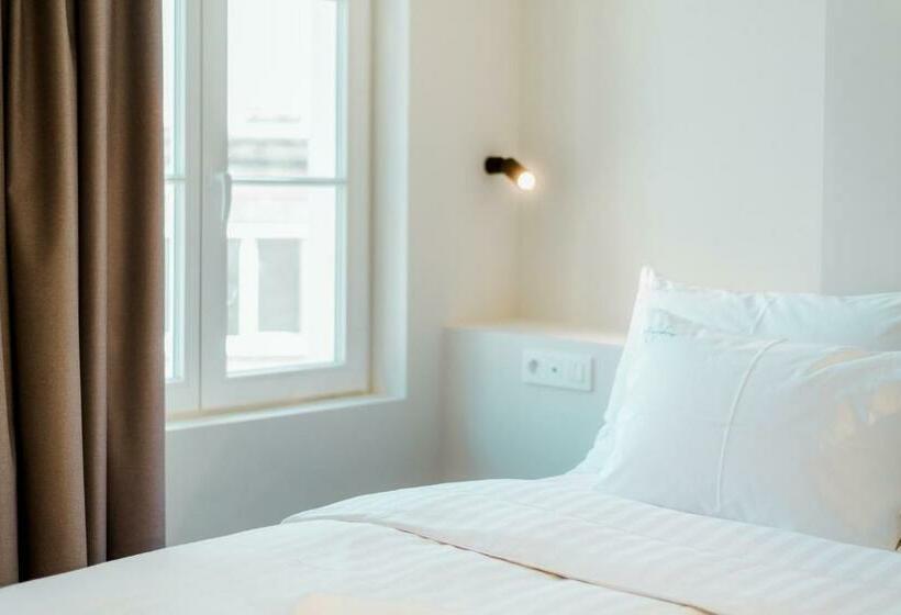 デラックスルーム, Heirloom   The Librarian