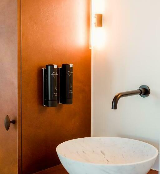 デラックスルーム, Heirloom   The Librarian