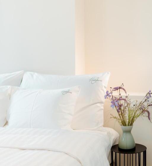 デラックスルーム, Heirloom   The Librarian