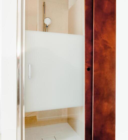 デラックスルーム, Heirloom   The Librarian