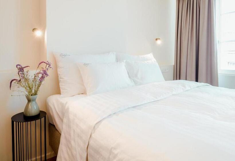 デラックスルーム, Heirloom   The Librarian