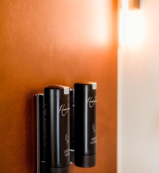 デラックスルーム, Heirloom   The Librarian