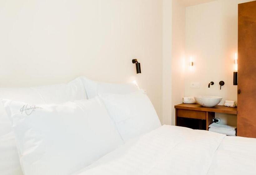 スタンダードルーム, Heirloom   The Librarian