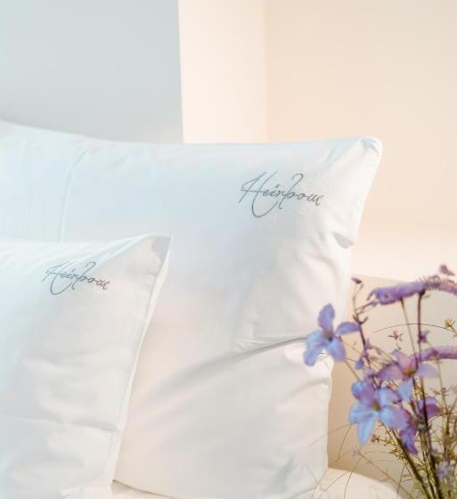 スタンダードルーム, Heirloom   The Librarian