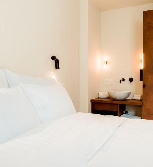 スタンダードルーム, Heirloom   The Librarian