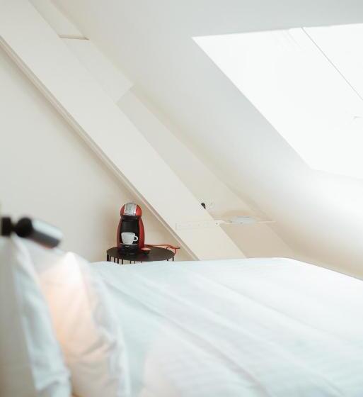 バルコニー付きスタンダードルーム, Heirloom   The Librarian