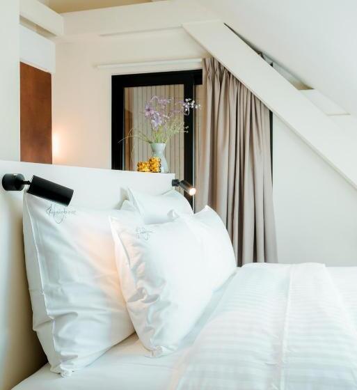 バルコニー付きスタンダードルーム, Heirloom   The Librarian