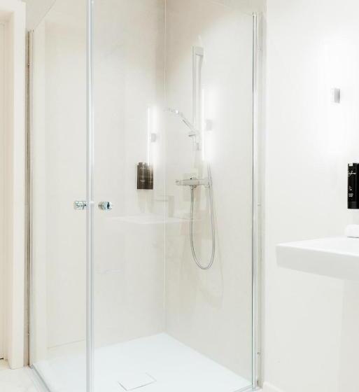 テラス付きスタンダードルーム, Heirloom   The Librarian