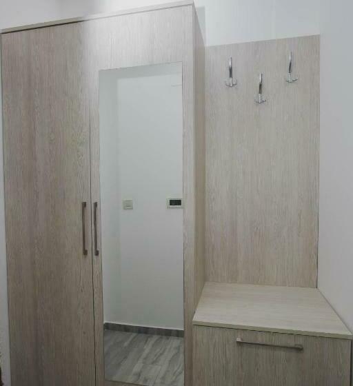 חדר סטנדרט, Dapčević