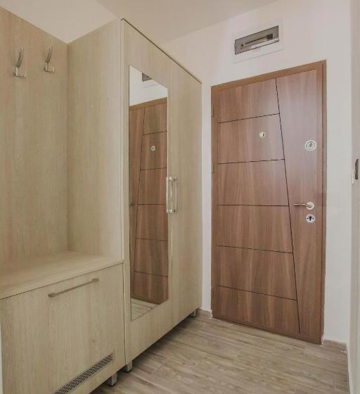 חדר סטנדרט, Dapčević