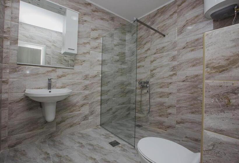 דירת חדר עם טרסה, Dapčević