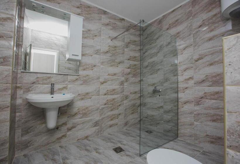 דירת חדר עם טרסה, Dapčević