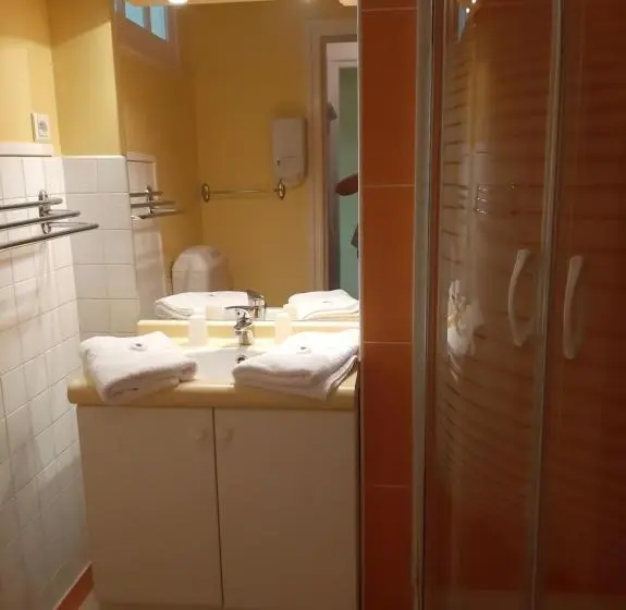 景色の見えるスタンダード４人部屋, Home Des Pins Sarl
