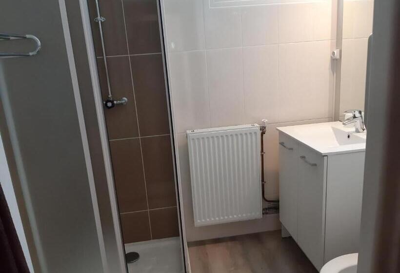 Четырехместный Номер Стандарт Вид на Сад, Home Des Pins Sarl
