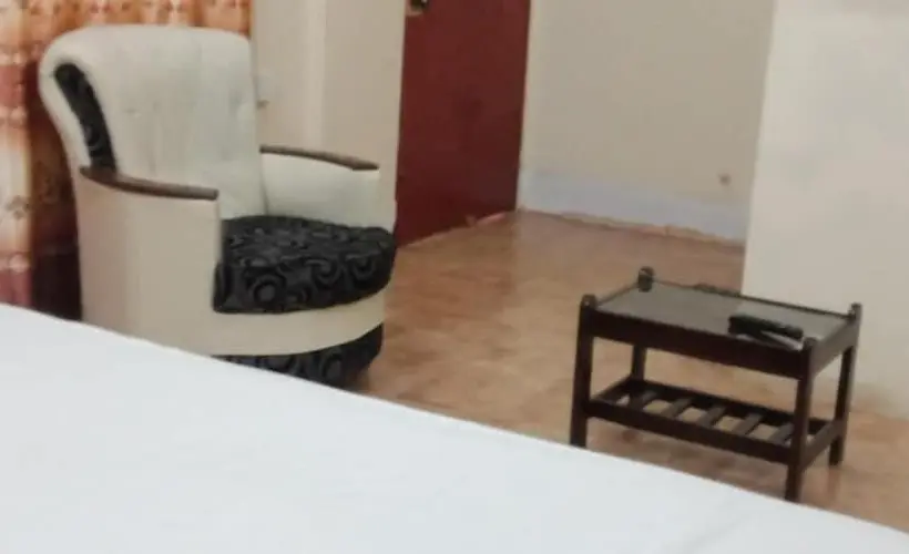 اتاق لوکس سه تخته, Autobahn Guest House