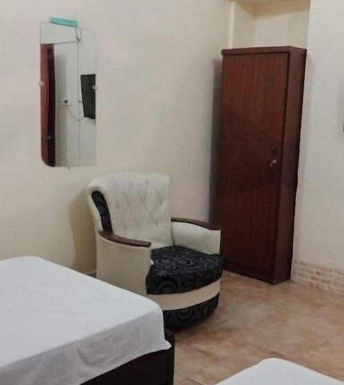 اتاق لوکس سه تخته, Autobahn Guest House