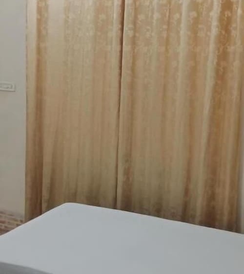 اتاق لوکس سه تخته, Autobahn Guest House