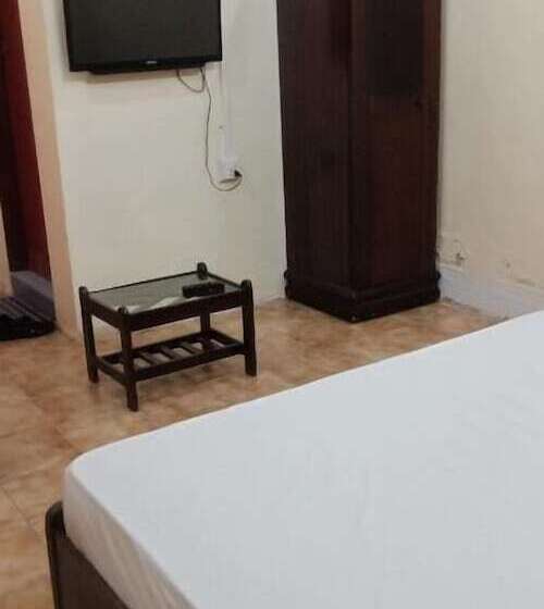 اتاق لوکس سه تخته, Autobahn Guest House